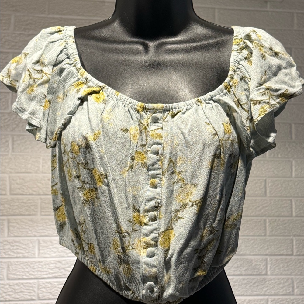 Xhilaration White Cream Flutter Sleeve Crop‎ Blouse